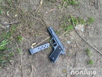 В Киевской области хулиган ранил из пистолета мужчину и женщину