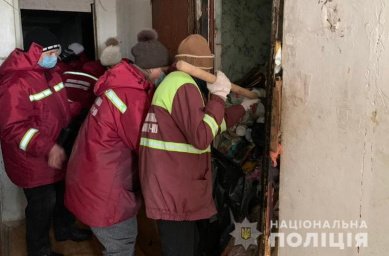 Под Киевом в жилом районе обнаружена гигантская свалка мусора
