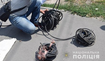 В Киеве несовершеннолетняя украла из ломбарда два мобильных телефона