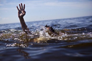 В Киеве в реке утонул человек