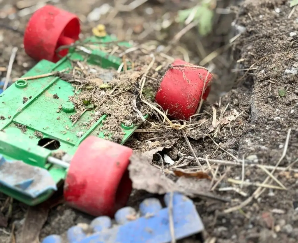 На Миколаївщині ворожий обстріл поранив 7 дітей, одну дівчинку вбито