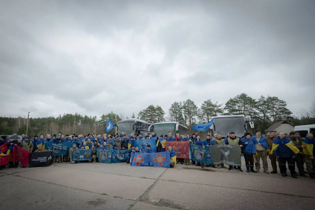 Четверо воїнів з Київщини повернулися додому внаслідок чергового обміну полоненими