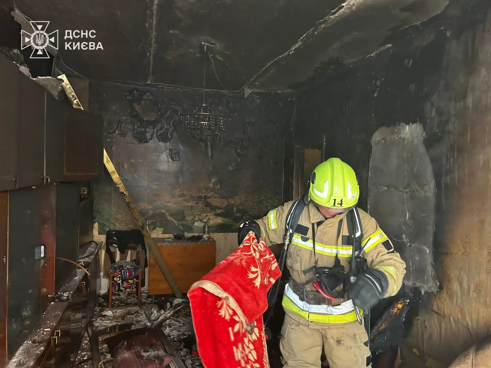 На столичному Подолі при пожежі в п’ятиповерхівці загинула жінка