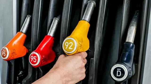 Оболонське ШЕУ заплатить 1 млн гривень за талони на бензин