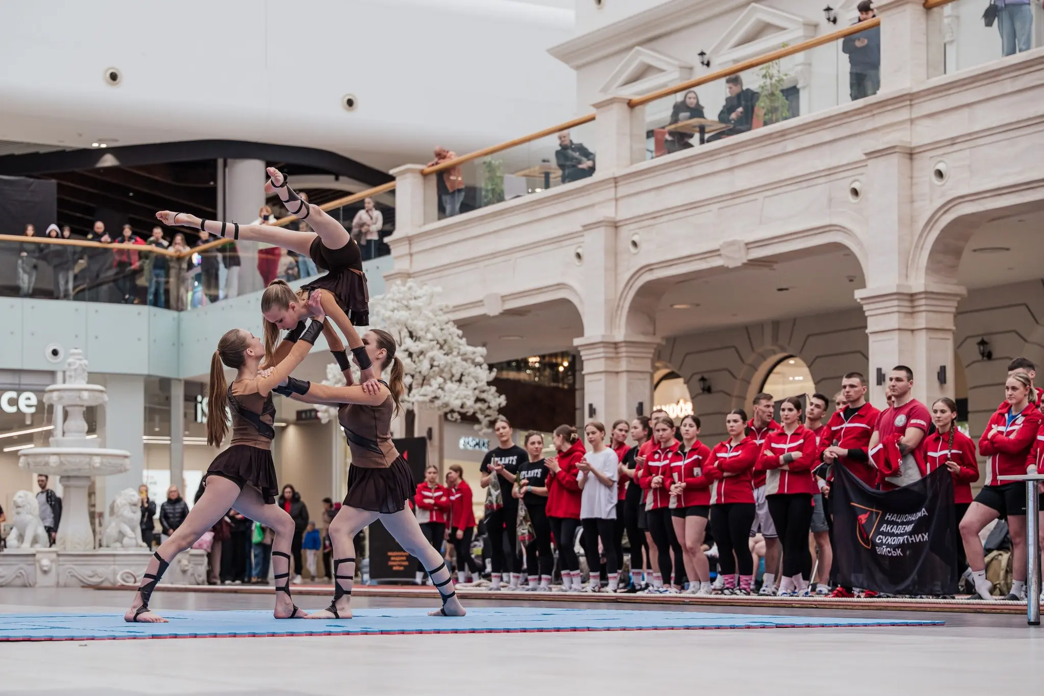 У Києві чемпіонат з перетягування канату відкрили виступом студії з Білогородки