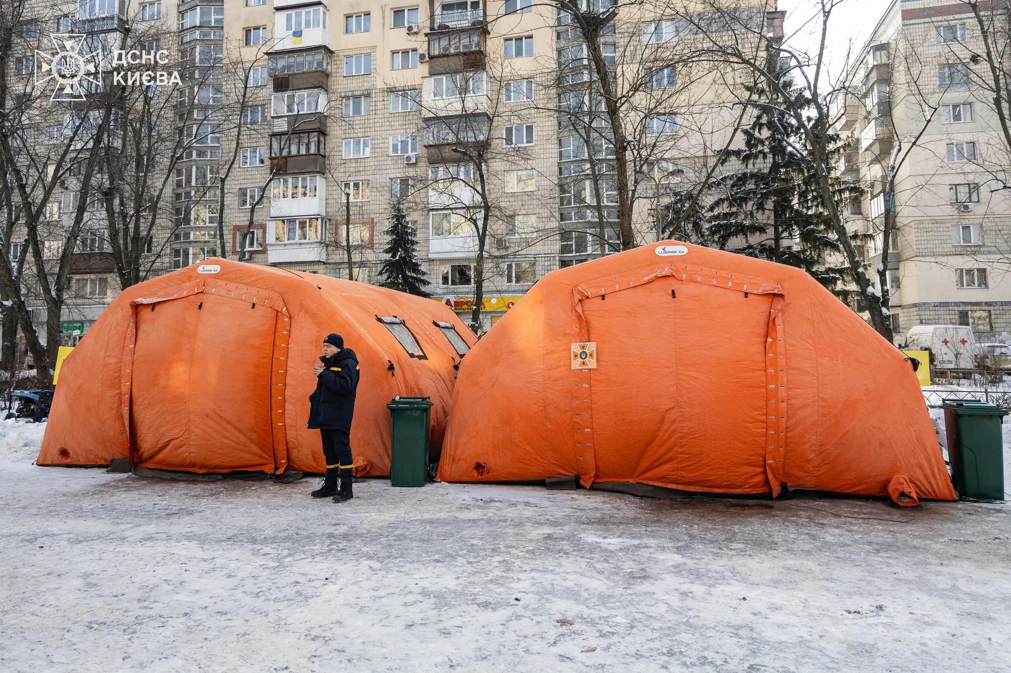 У Києві триває виплата допомоги власникам квартир, де інженерні мережі пошкоджено атаками рф