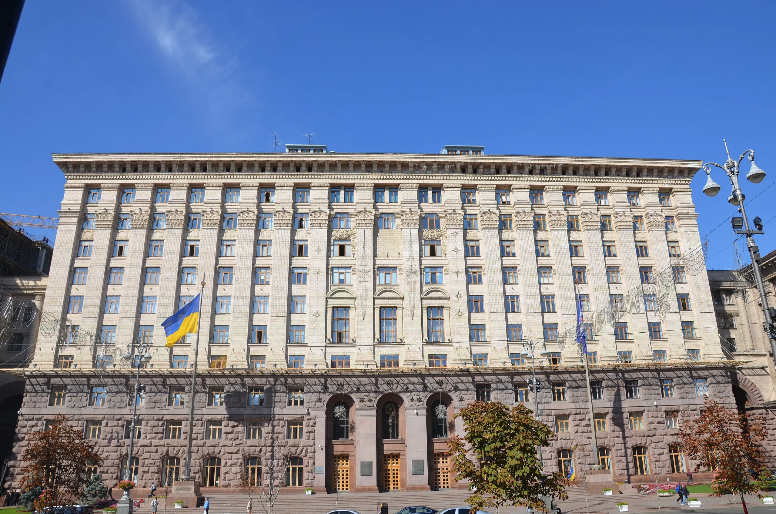 Депутатам Київради куплять дротові навушники