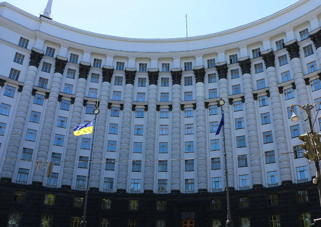 За нові вікна для будівлі Уряду на Грушевського заплатять 4,19 млн гривень