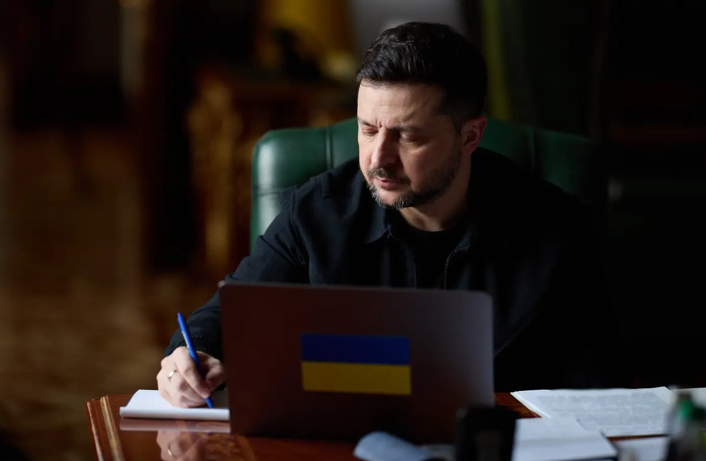 Зеленський увів у дію санкції проти російських мобільних операторів та інтернет-провайдерів