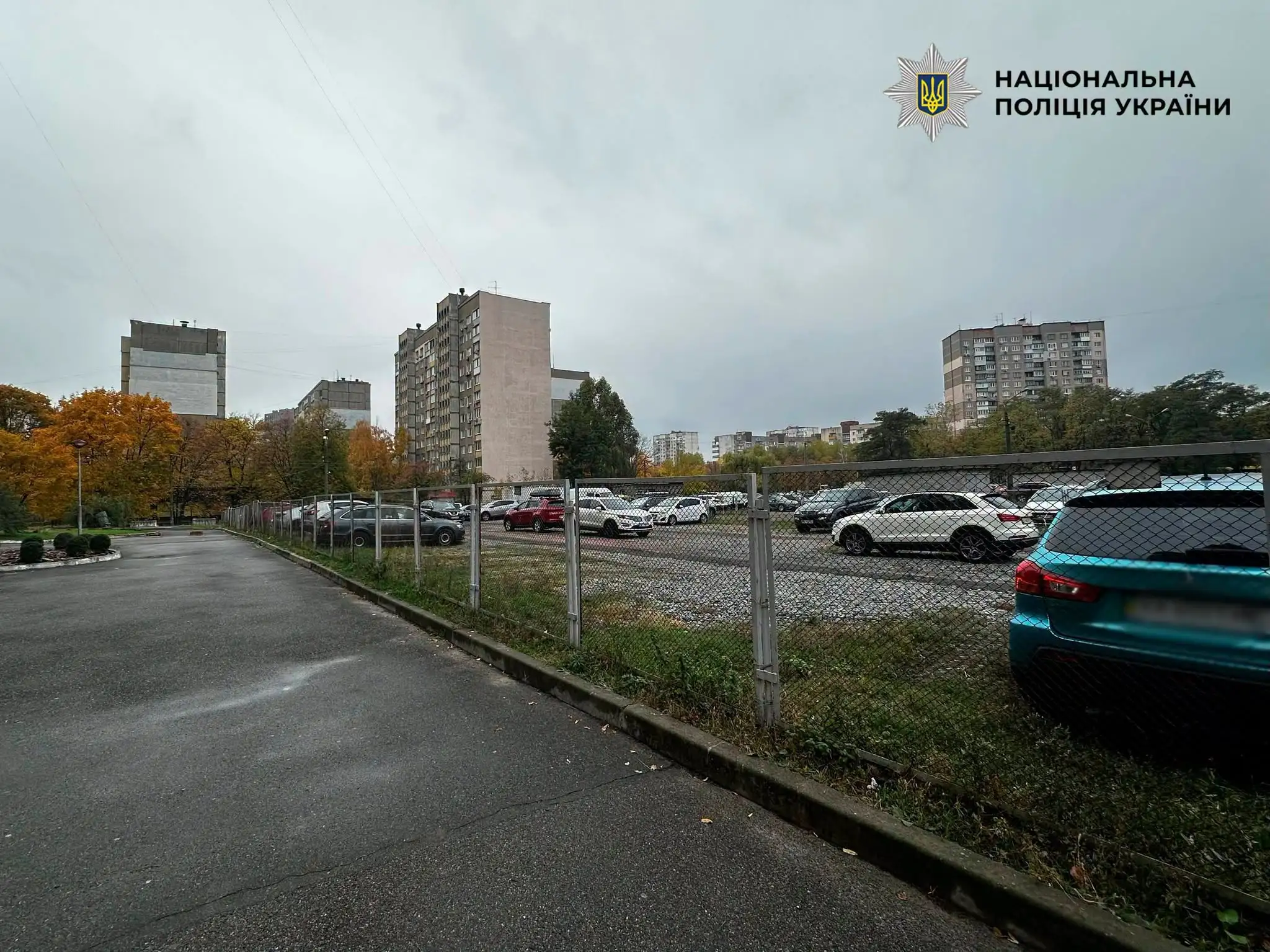 Керівник столичной компанії “захопив” понад 3000 кв. м комунальной землі та облаштував на ній автостоянку