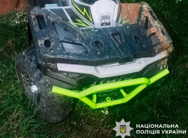На Бучанщині 15-річна дівчина на квадроциклі влетіла в стовп та загинула на місці
