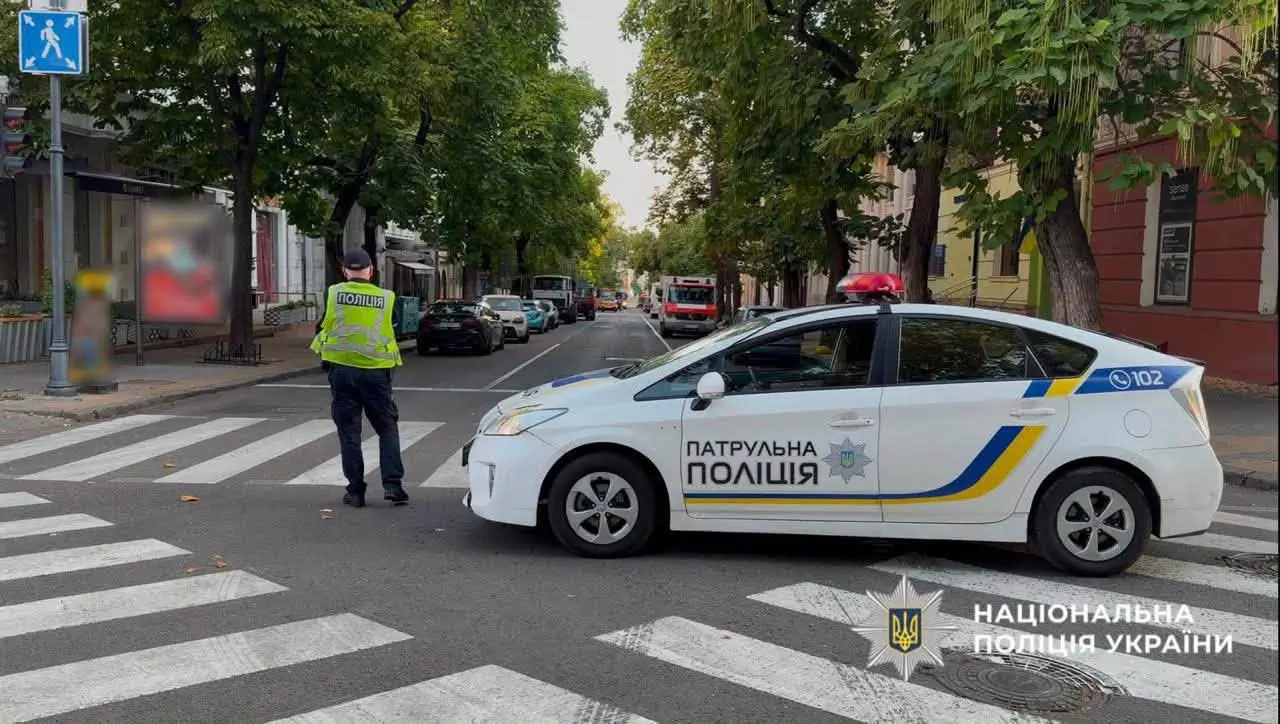 На Одещині під час обстрілу рф було пошкоджено автобус з 12 дітьми