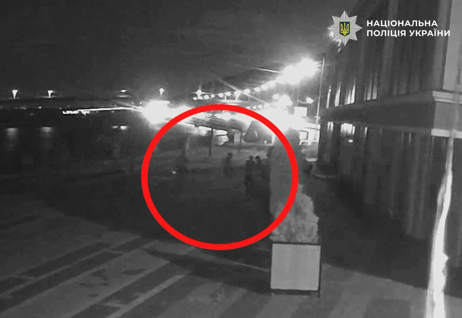У центрі Подолу неповнолітні напали на жінок: одну з них поранили ножем (фото)