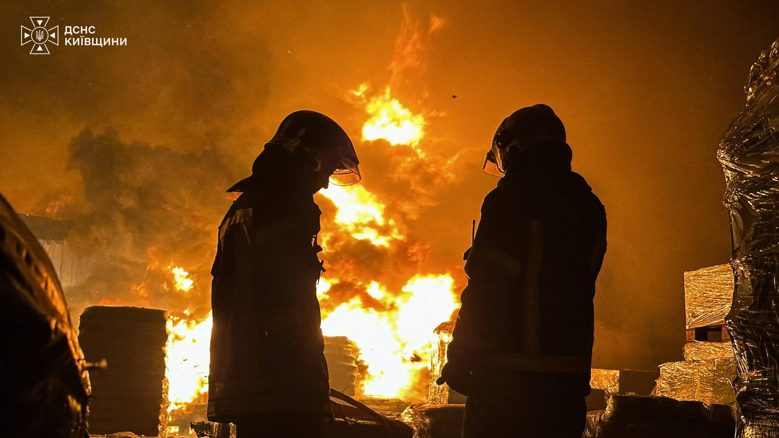 На Київщині уламки БпЛА пошкодили будівлі та Алею пам’яті