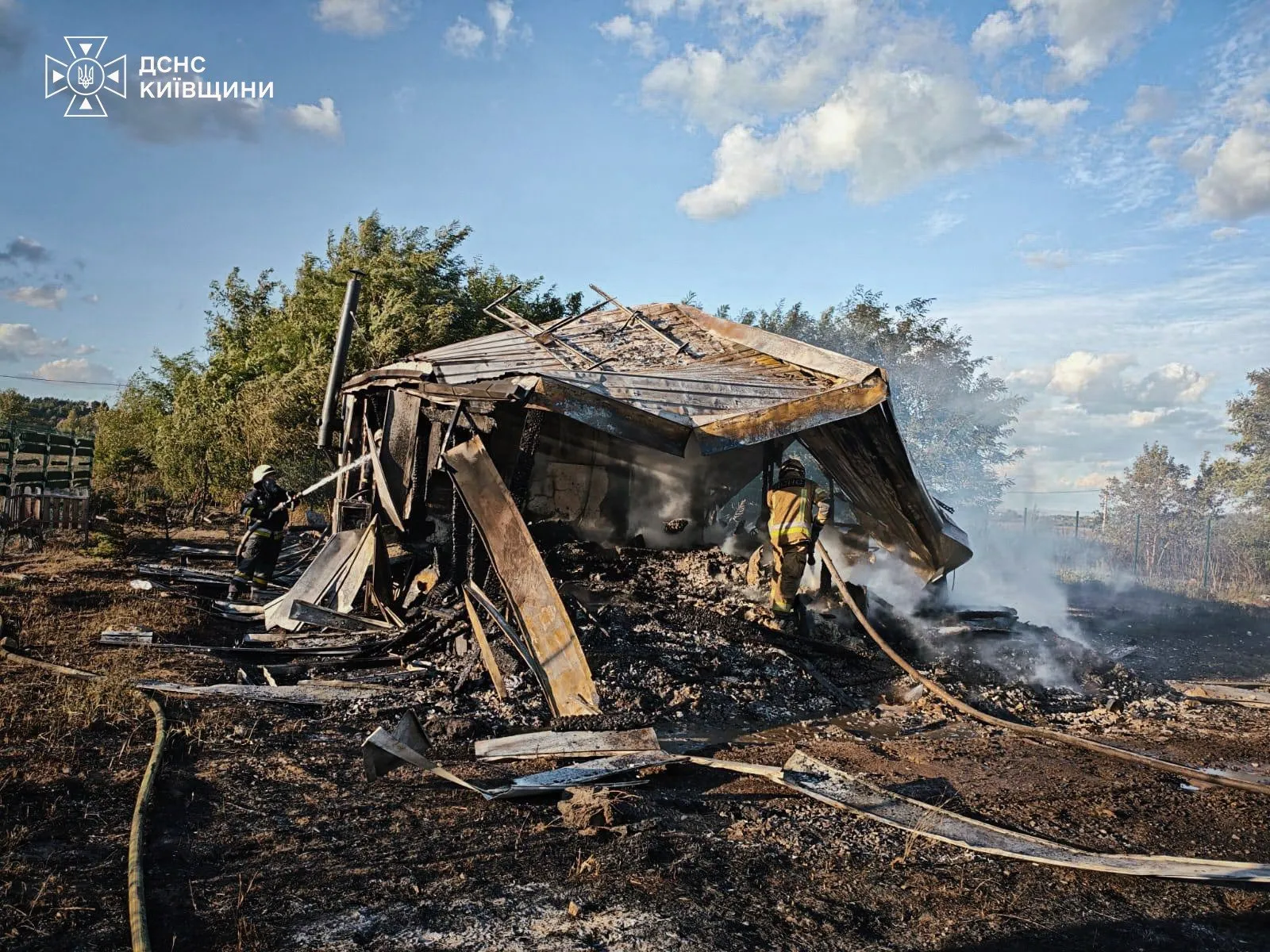 російська атака на Київщину: загинули двоє людей, є пошкодження та пожежі (фото)