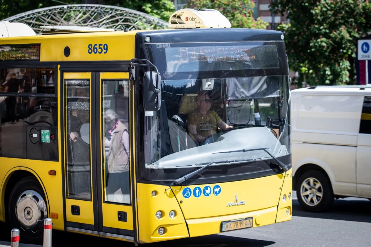 У Києві завтра змінять маршрути автобусів №46 та №112 через ярмарок (схема)