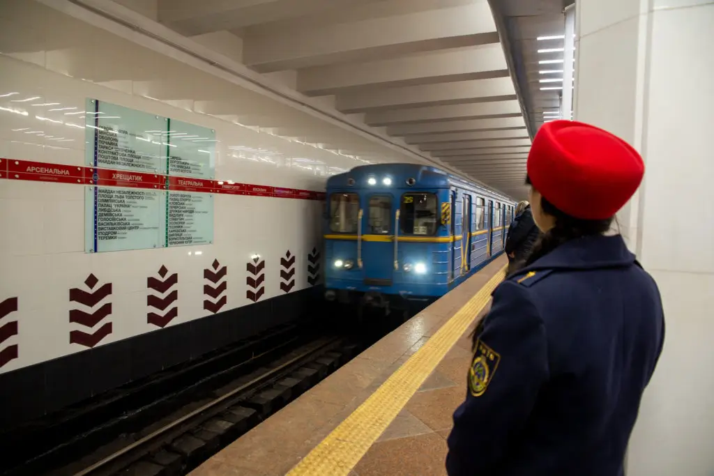 У столичному метрополітені триває набір на курси машиністів і машиністок (умови та контакти)