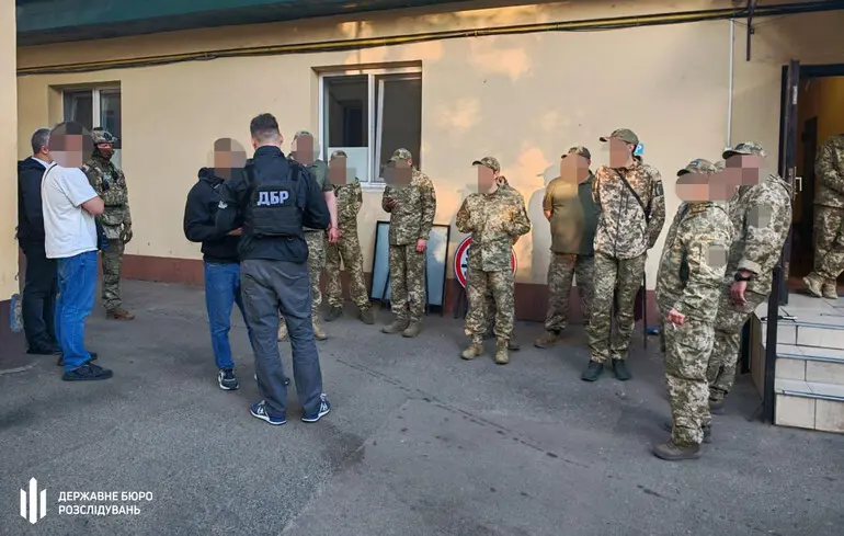 Впродовж трьох років за отримання неправомірної вигоди засудили 24 військовослужбовців ТЦК, – ЗМІ