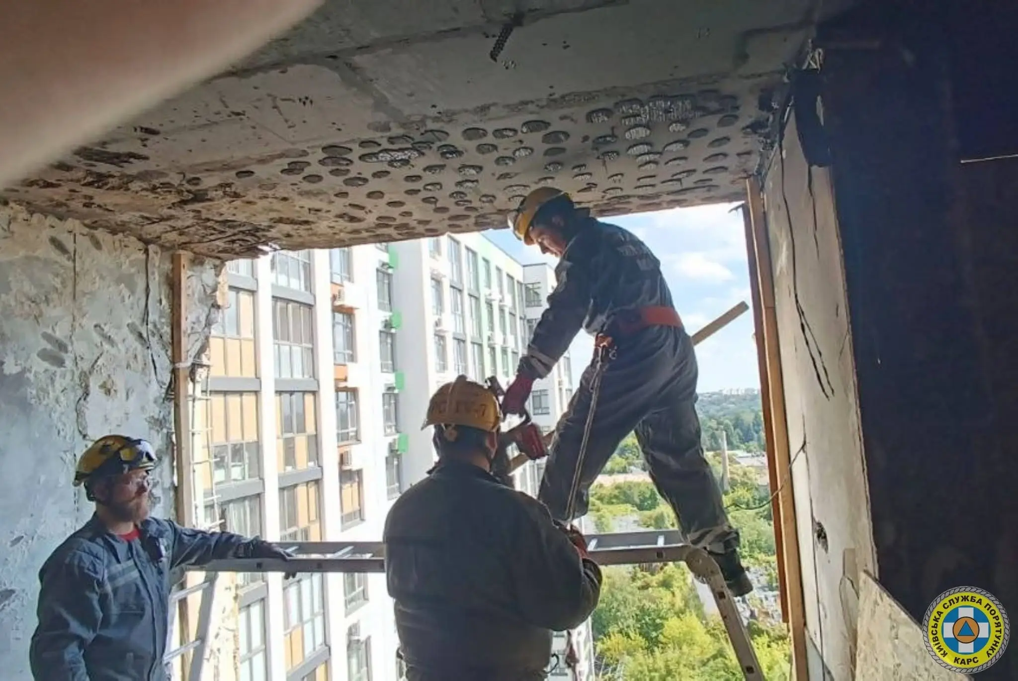 Київ витратить 21,6 млн гривень на тимчасову заміну вибитих вікон