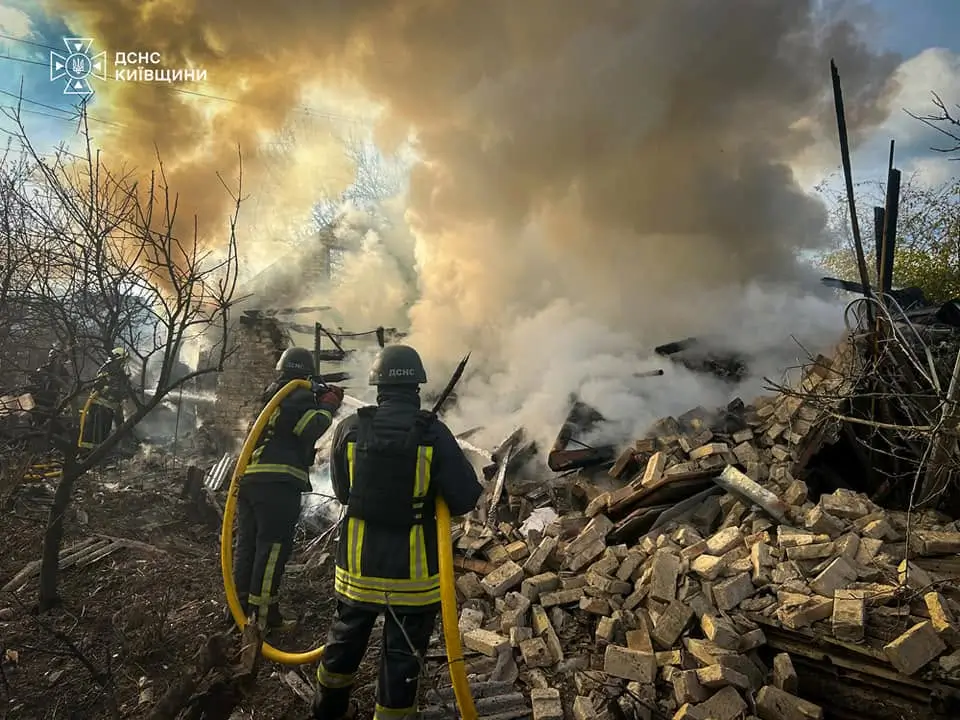 На Київщині внаслідок атаки БпЛА постраждали дві жінки, пошкоджено будинки