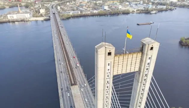 Південний міст у Києві перекритий, рух під час жовтого рівня тривоги відновлять після експертного висновку – КМДА