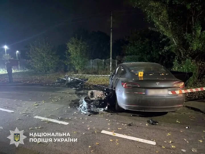 У Фастові через зіткнення загинули водії автомобіля Tesla та мотоциклу Yamaha