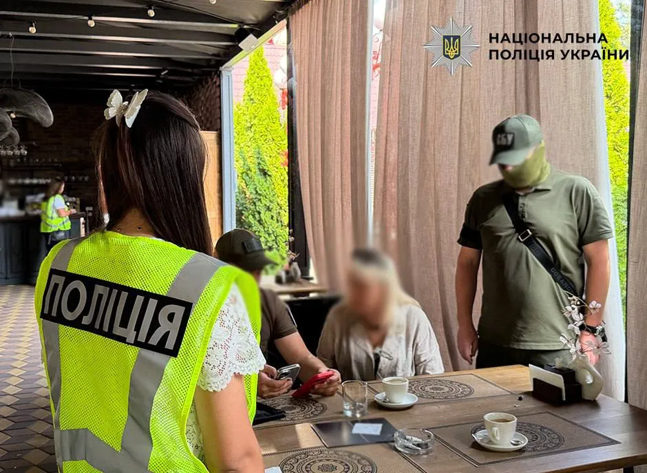 У Києві жінку підозрюють в організації схеми оформлення фіктивної інвалідності за 20 тисяч доларів