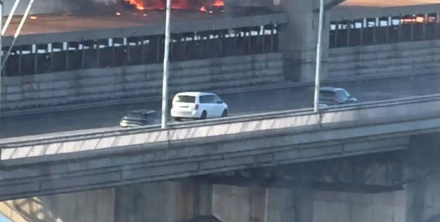 Удар БпЛА по Південному мосту: змінено рух поїздів метро та наземного транспорту